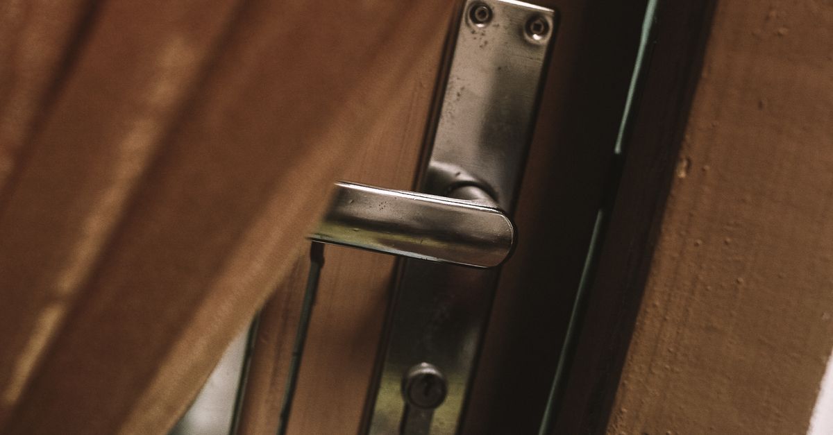 Locked Out at Night in Cherry Hill? A Step-by-Step Emergency Checklist — Cherry Hill Locksmiths
